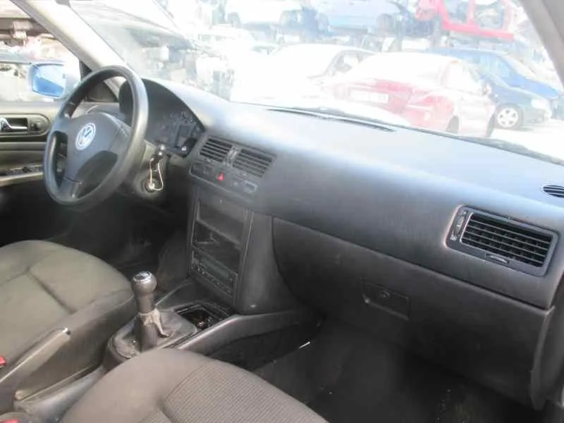 VOLKSWAGEN BORA BERLINA (1J2) '2001 CONCEPTLINE GRIS PLATA