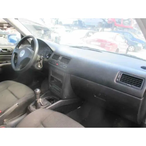 VOLKSWAGEN BORA BERLINA (1J2) '2001 CONCEPTLINE GRIS PLATA