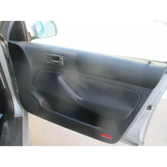 VOLKSWAGEN BORA BERLINA (1J2) '2001 CONCEPTLINE GRIS PLATA