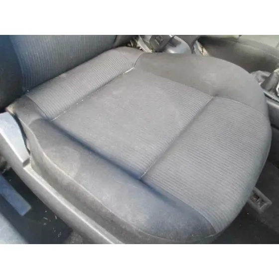 VOLKSWAGEN BORA BERLINA (1J2) '2001 CONCEPTLINE GRIS PLATA