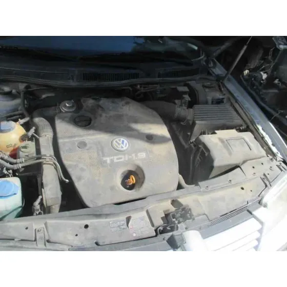 VOLKSWAGEN BORA BERLINA (1J2) '2001 CONCEPTLINE GRIS PLATA