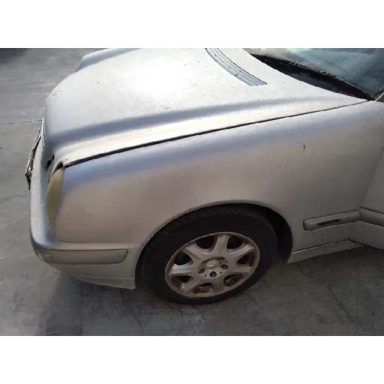 MERCEDES CLASE E (W210) BERLINA DIESEL '2001 2.2 CDI CAT GRIS