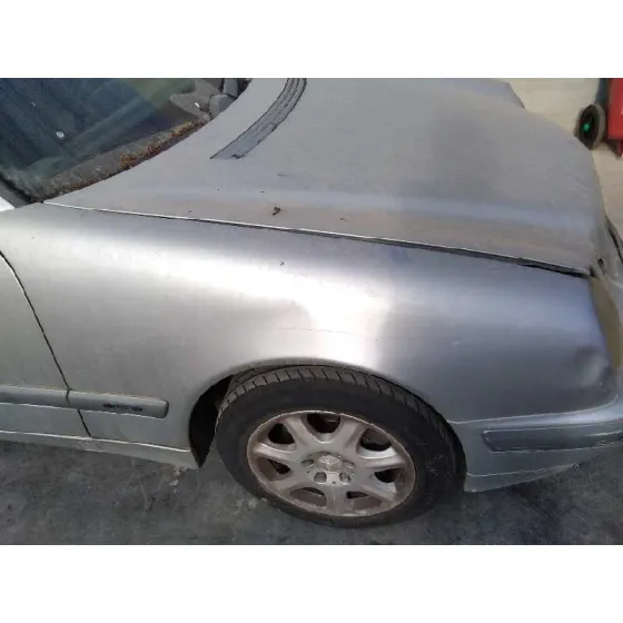 MERCEDES CLASE E (W210) BERLINA DIESEL '2001 2.2 CDI CAT GRIS