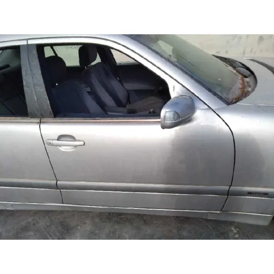 MERCEDES CLASE E (W210) BERLINA DIESEL '2001 2.2 CDI CAT GRIS