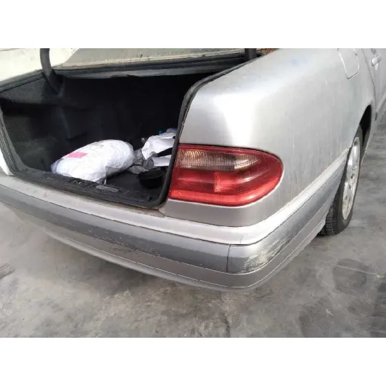 MERCEDES CLASE E (W210) BERLINA DIESEL '2001 2.2 CDI CAT GRIS