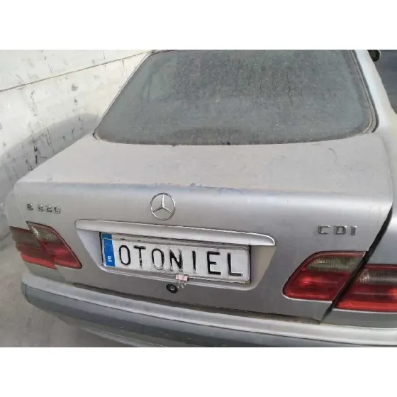 MERCEDES CLASE E (W210) BERLINA DIESEL '2001 2.2 CDI CAT GRIS