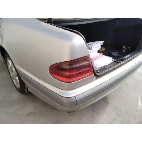 MERCEDES CLASE E (W210) BERLINA DIESEL '2001 2.2 CDI CAT GRIS