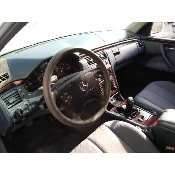 MERCEDES CLASE E (W210) BERLINA DIESEL '2001 2.2 CDI CAT GRIS