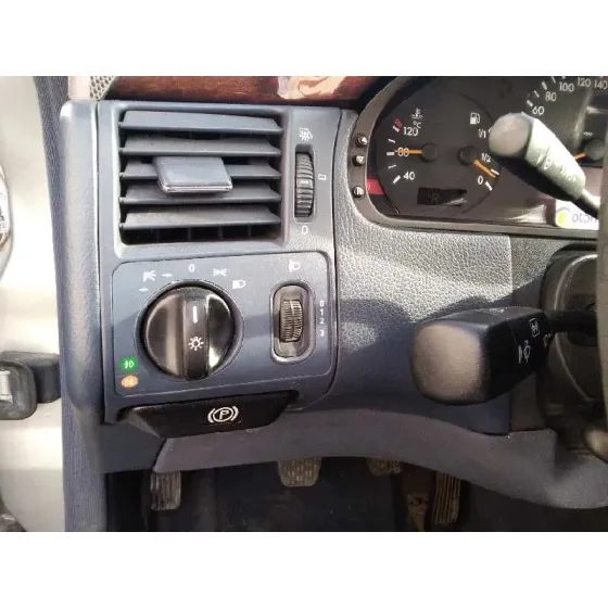 MERCEDES CLASE E (W210) BERLINA DIESEL '2001 2.2 CDI CAT GRIS
