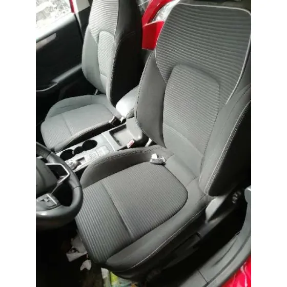 FORD FOCUS '2020 TITANIUM ROJO