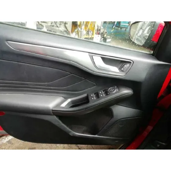 FORD FOCUS '2020 TITANIUM ROJO