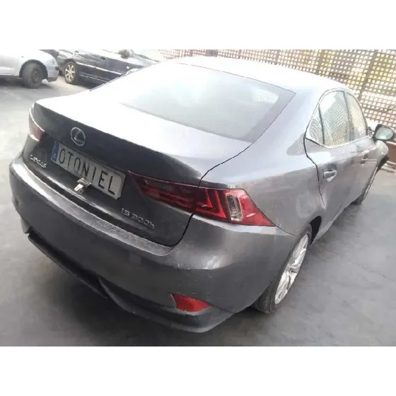 LEXUS IS 2015 300H GRIS