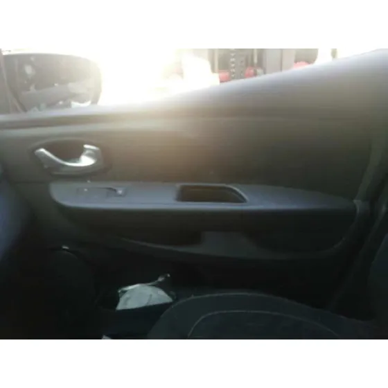 RENAULT CLIO IV '2019 LIMITED BLANCO