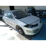 RENAULT MEGANE II BERLINA 5P RENAULT MEGANE II BERLINA 5P '2003 CONFORT AUTHENTIQUE GRIS PLATA 2002