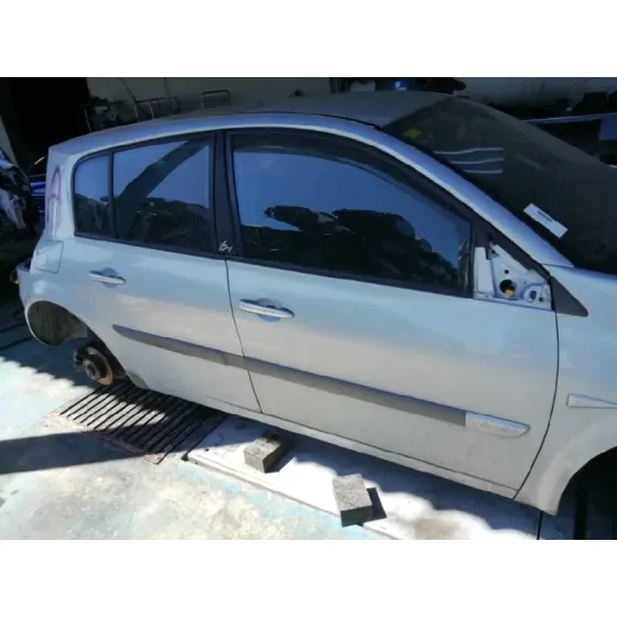 RENAULT MEGANE II BERLINA 5P '2003 CONFORT AUTHENTIQUE GRIS PLATA