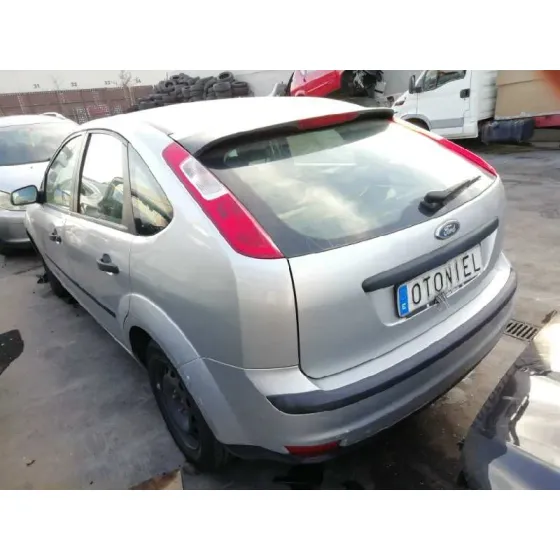 FORD FOCUS BERLINA (CAP) '2005 1.6 16V CAT PLATA