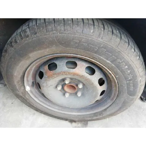 FORD FOCUS BERLINA (CAP) '2005 1.6 16V CAT PLATA