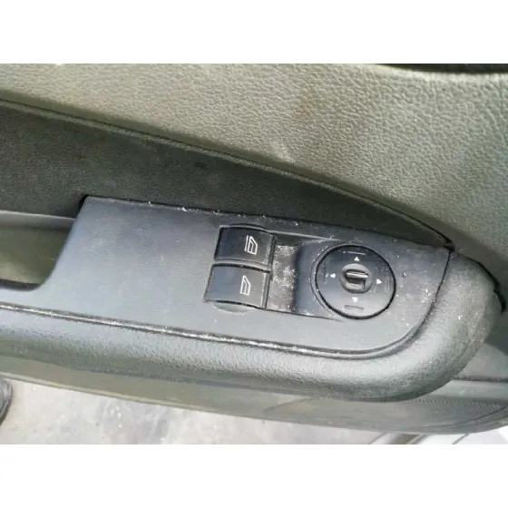 FORD FOCUS BERLINA (CAP) '2005 1.6 16V CAT PLATA