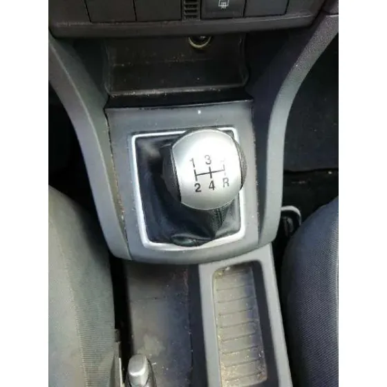 FORD FOCUS BERLINA (CAP) '2005 1.6 16V CAT PLATA