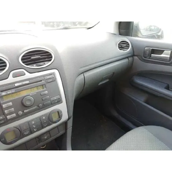 FORD FOCUS BERLINA (CAP) '2005 1.6 16V CAT PLATA