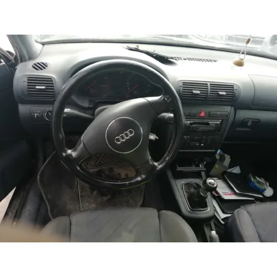 AUDI A3 (8L) 2001 1.8 20V AZUL
