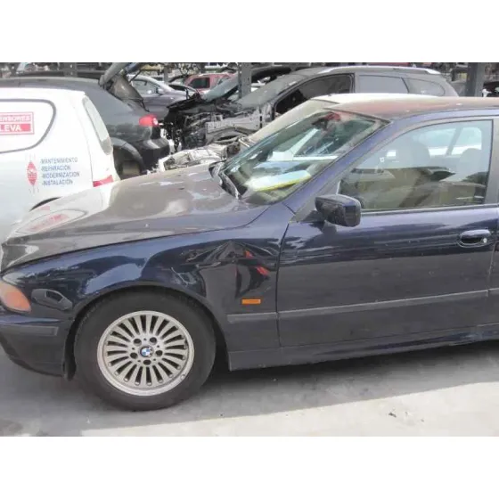 BMW SERIE 5 TOURING (E39) '1998 528I AZUL