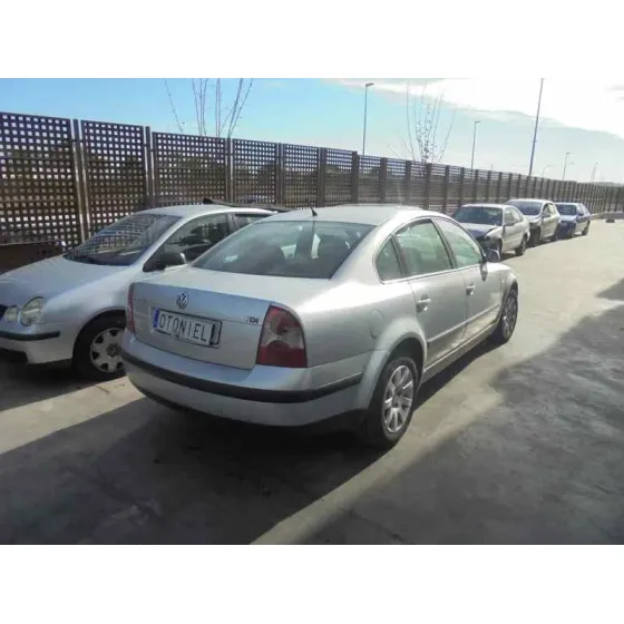 VOLKSWAGEN PASSAT BERLINA (3B3) '2003 ADVANCE PLATA