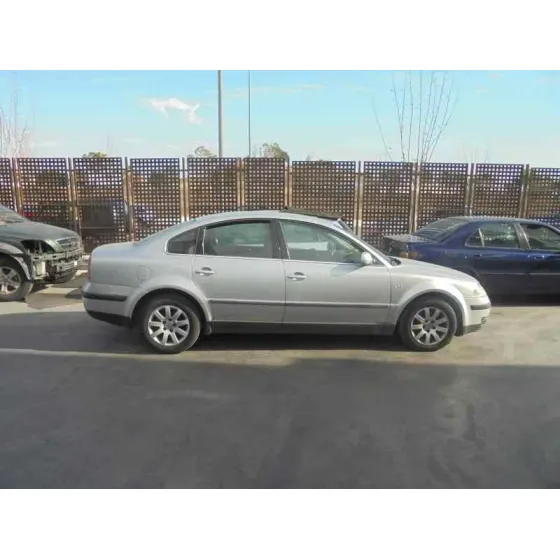 VOLKSWAGEN PASSAT BERLINA (3B3) '2003 ADVANCE PLATA