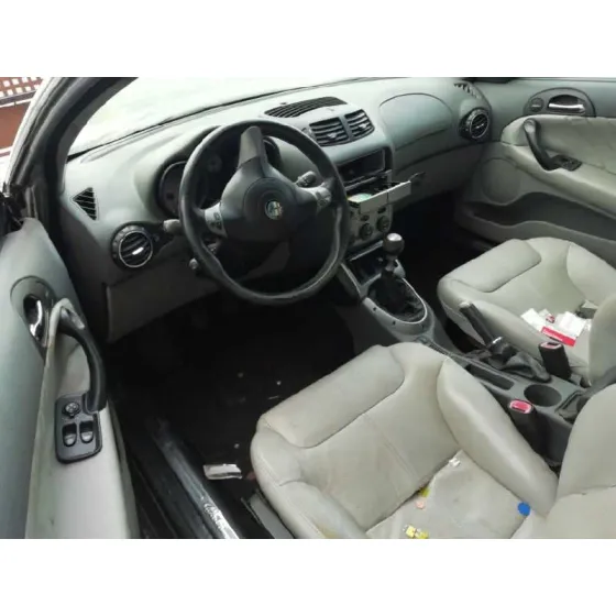 ALFA ROMEO GT (125) '2004 1.9 JTD 16V 150/ DISTINCTIVE NEGRO