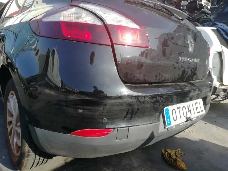 RENAULT MEGANE III BERLINA 5 P RENAULT MEGANE III BERLINA 5 P '2015 1.2 16V NEGRO 2008