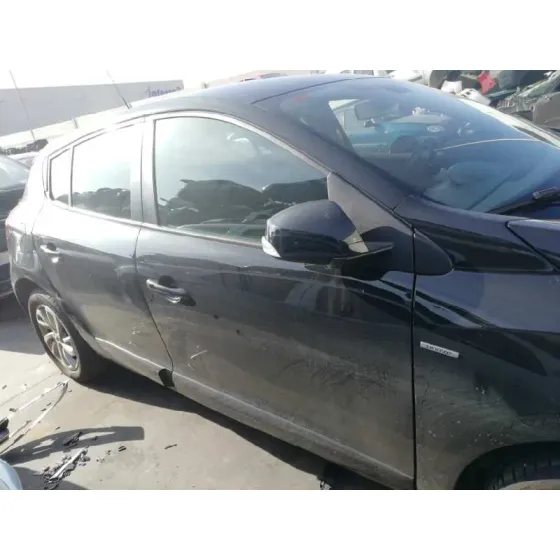 RENAULT MEGANE III BERLINA 5 P '2015 1.2 16V NEGRO