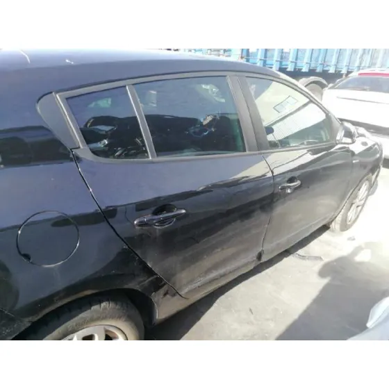 RENAULT MEGANE III BERLINA 5 P '2015 1.2 16V NEGRO