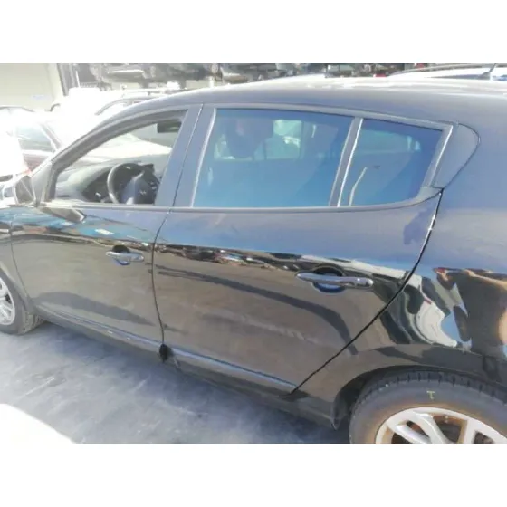RENAULT MEGANE III BERLINA 5 P '2015 1.2 16V NEGRO