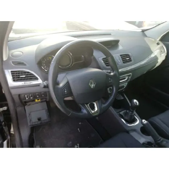 RENAULT MEGANE III BERLINA 5 P '2015 1.2 16V NEGRO