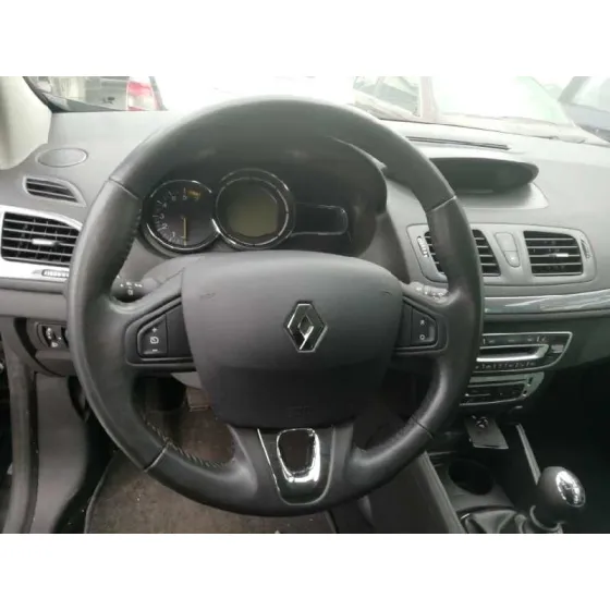 RENAULT MEGANE III BERLINA 5 P '2015 1.2 16V NEGRO