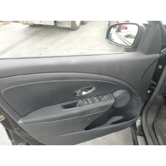 RENAULT MEGANE III BERLINA 5 P '2015 1.2 16V NEGRO