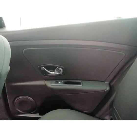RENAULT MEGANE III BERLINA 5 P '2015 1.2 16V NEGRO