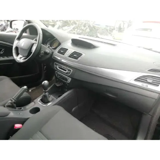 RENAULT MEGANE III BERLINA 5 P '2015 1.2 16V NEGRO