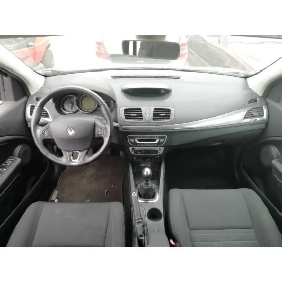 RENAULT MEGANE III BERLINA 5 P '2015 1.2 16V NEGRO