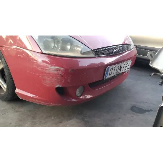FORD FOCUS BERLINA (CAK) 2002 TREND ROJO
