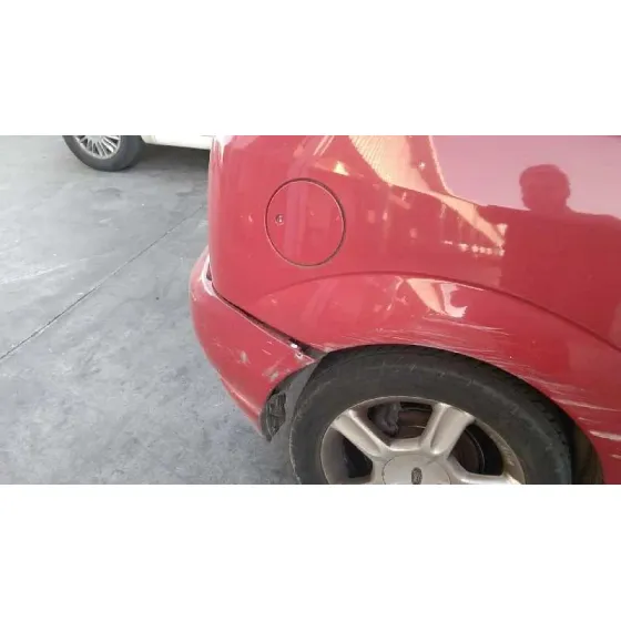 FORD FOCUS BERLINA (CAK) 2002 TREND ROJO