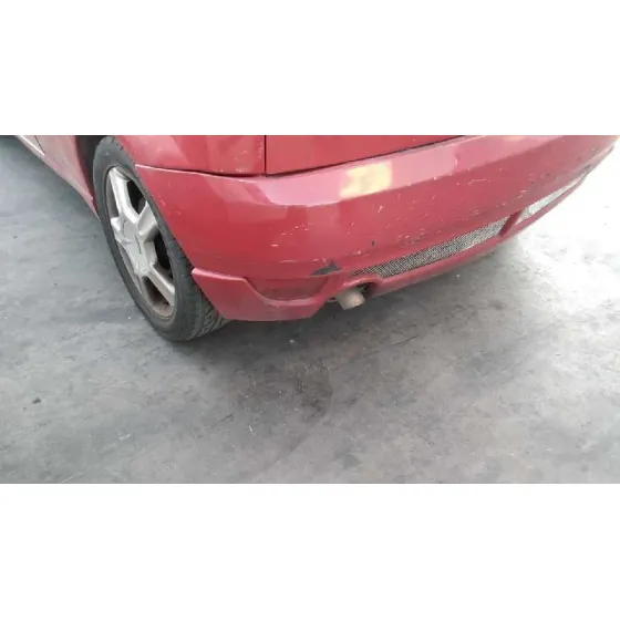 FORD FOCUS BERLINA (CAK) 2002 TREND ROJO