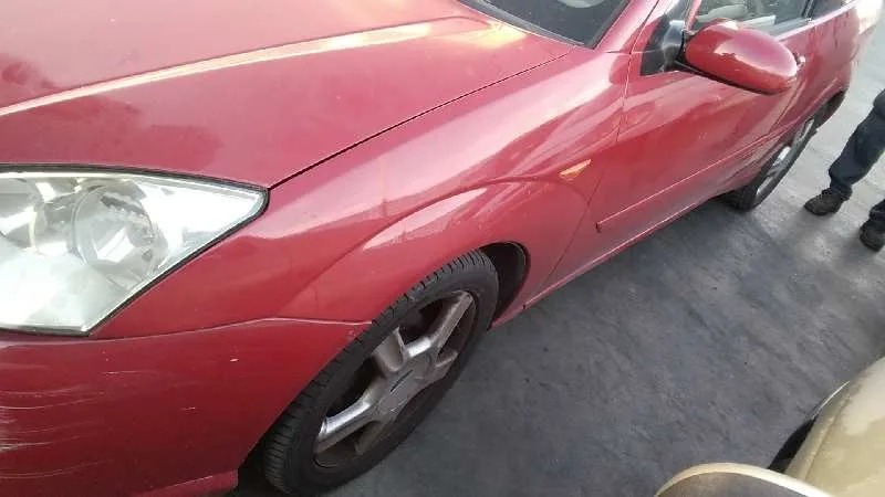 FORD FOCUS BERLINA (CAK) 2002 TREND ROJO
