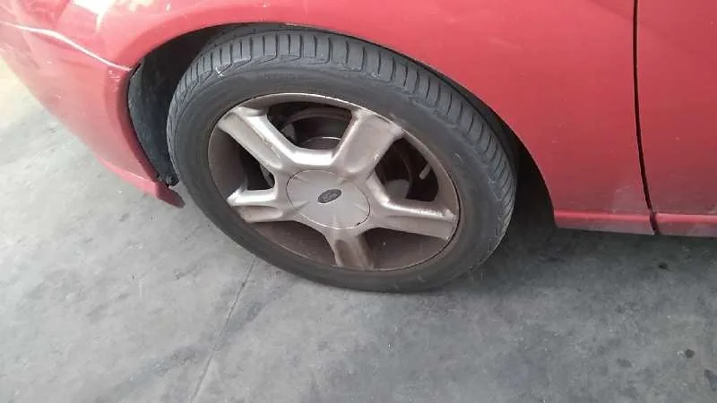FORD FOCUS BERLINA (CAK) 2002 TREND ROJO
