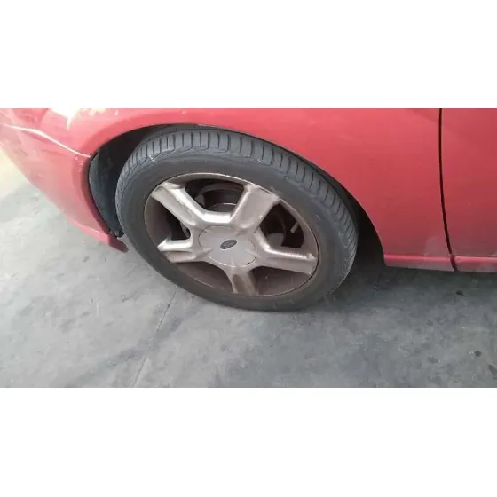 FORD FOCUS BERLINA (CAK) 2002 TREND ROJO