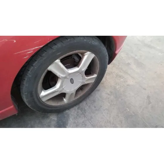 FORD FOCUS BERLINA (CAK) 2002 TREND ROJO
