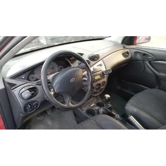 FORD FOCUS BERLINA (CAK) 2002 TREND ROJO