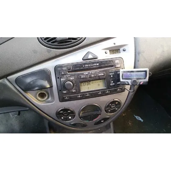 FORD FOCUS BERLINA (CAK) 2002 TREND ROJO