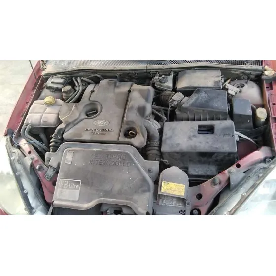 FORD FOCUS BERLINA (CAK) 2002 TREND ROJO