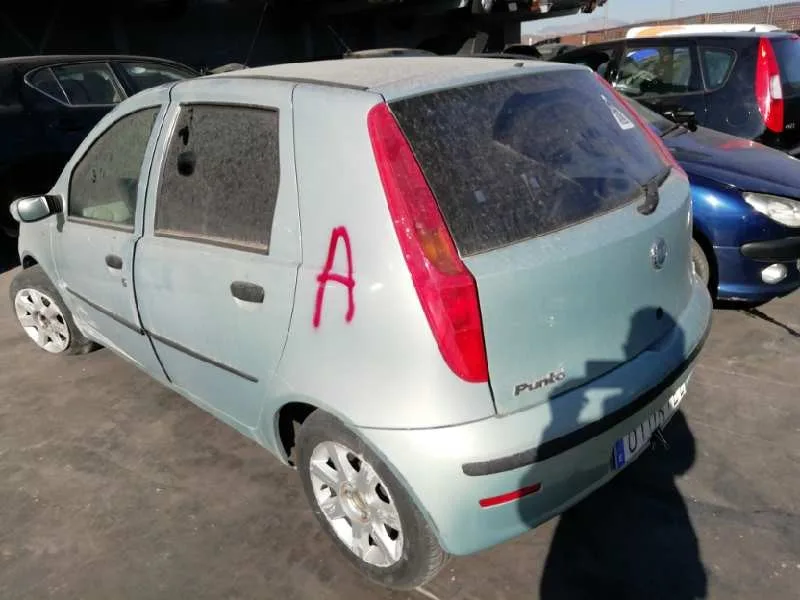 FIAT PUNTO BERLINA (188) '2004 1.3 16V MULTIJET FEEL AZUL CLARO